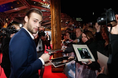 NOAH Premiere Berlin - Studiocanal - Grooming f. Douglas-Booth